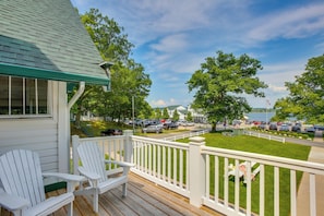 Apartment (2 Bedrooms) | Interior - Pool + Hot Tub Access! Portage Lake Condo w/ Deck (Onekama)