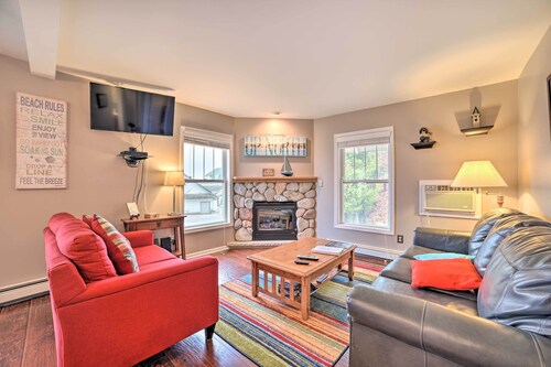 Pool + Hot Tub Access! Portage Lake Condo w/ Deck