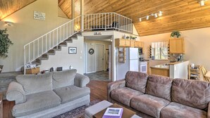 House (3 Bedrooms) | Interior - Riverfront Hungry Horse House With Large Deck! (Hungry Horse)
