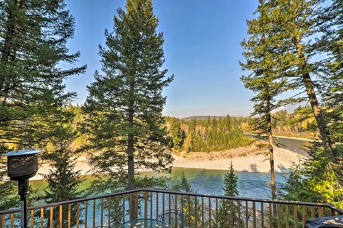 Riverfront Hungry Horse House With Large Deck!