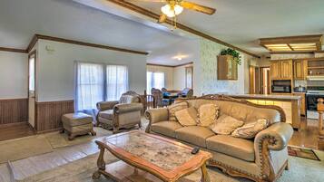 House (3 Bedrooms) | Interior