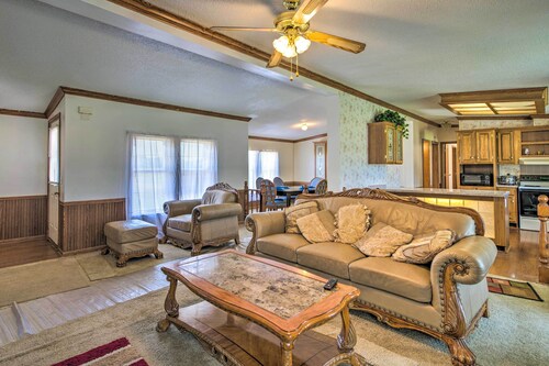 Relaxing Prairie Home, 29 Mi to Starkville!