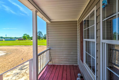 Relaxing Prairie Home, 29 Mi to Starkville!