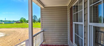Relaxing Prairie Home, 29 Mi to Starkville!