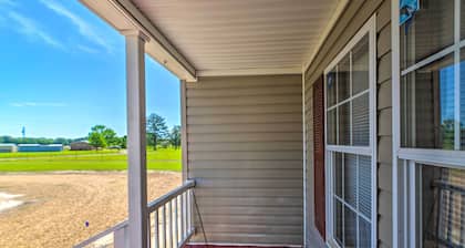 Relaxing Prairie Home, 29 Mi to Starkville!