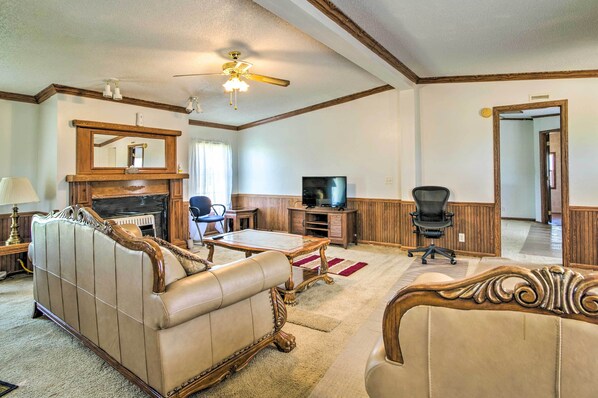 House (3 Bedrooms) | Interior - Relaxing Prairie Home, 29 Mi to Starkville! (Prairie)