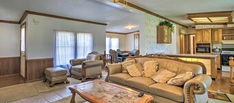 Relaxing Prairie Home, 29 Mi to Starkville!