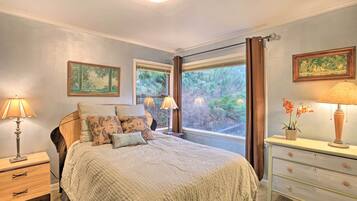 Nhà (3 Bedrooms) | 3 phòng ngủ, khu vực làm việc phù hợp cho laptop, bộ trải giường