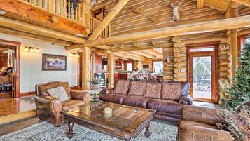 House (5 Bedrooms) | Interior