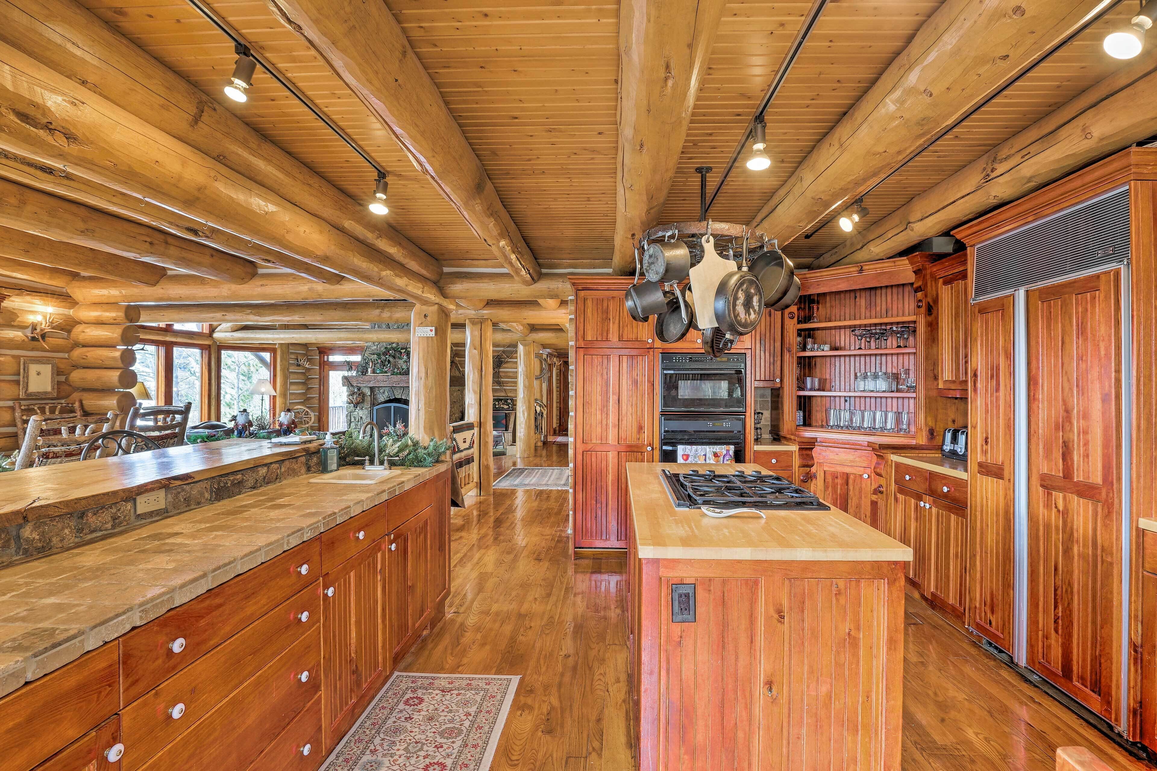 House (5 Bedrooms) | Interior