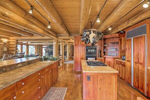 House (5 Bedrooms) | Interior