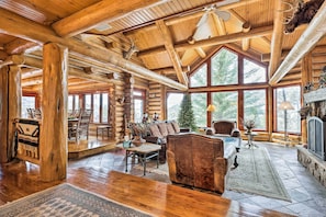 House (5 Bedrooms) | Interior