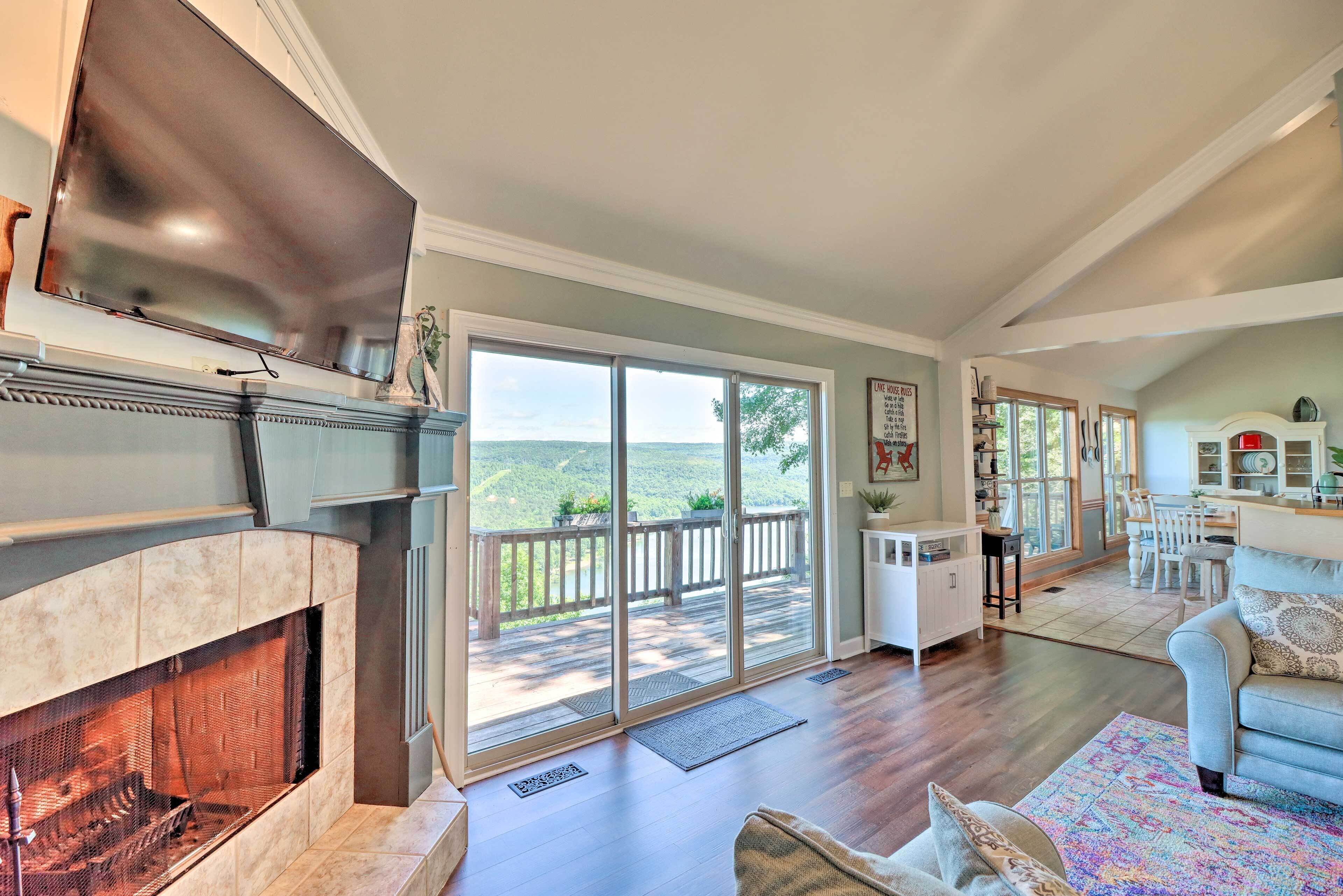 Rustic Lake-view Home Near Greers Ferry Lake