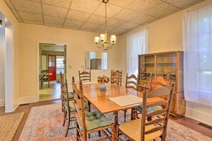 House (5 Bedrooms) | Interior