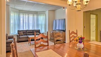 House (5 Bedrooms) | Interior