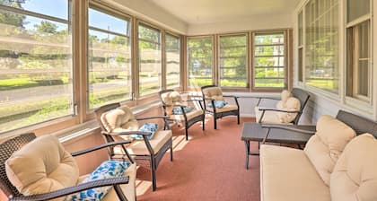 Walk to Beach, Marina & Town! Lake Ontario Getaway