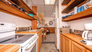 Microwave, blender, coffee grinder, cookware/dishes/utensils - Pet-friendly Noxon Escape w/ Deck & Fire Pit! (Noxon)