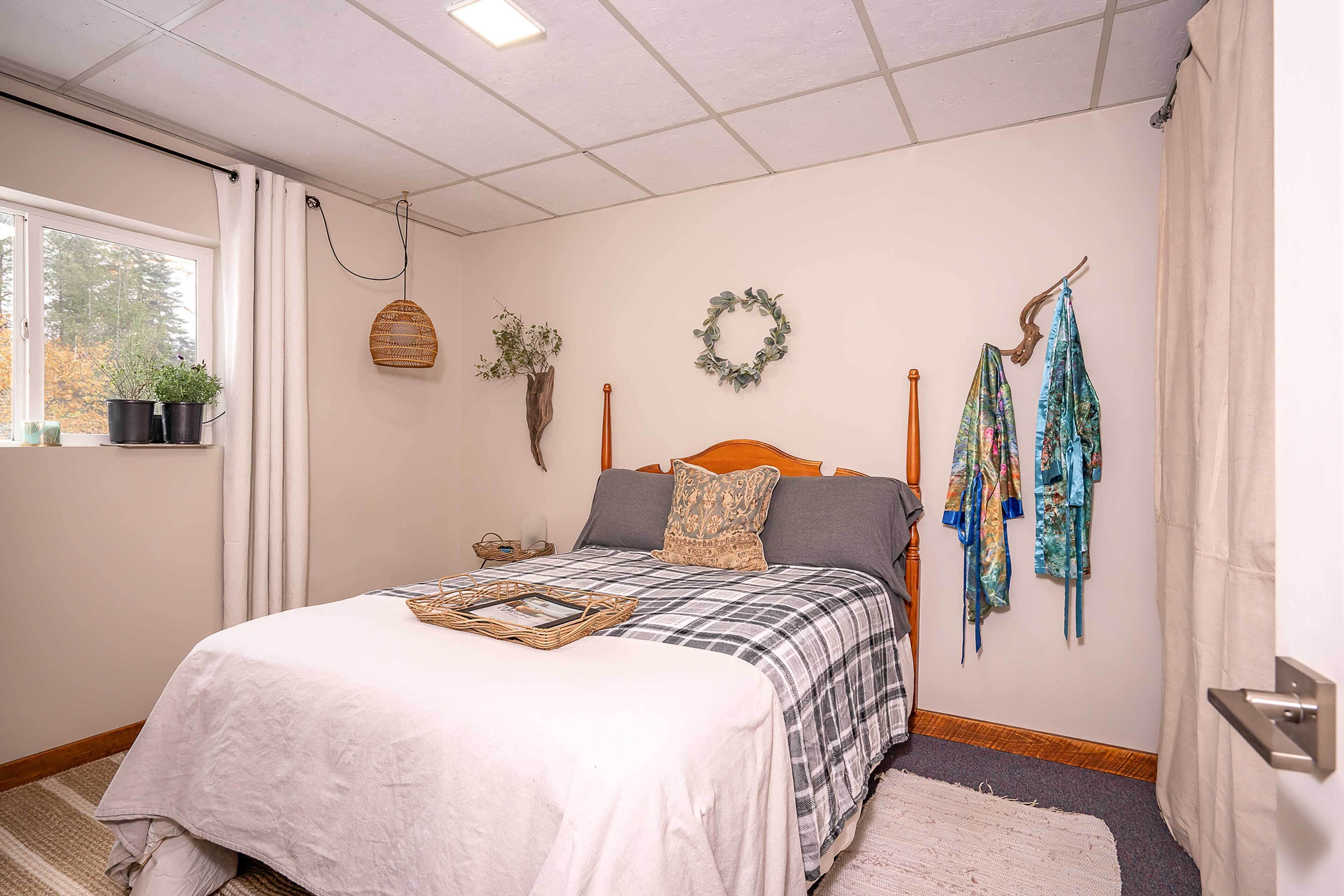 1 bedroom, bed sheets
