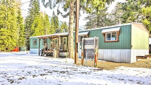 Exterior - Pet-friendly Noxon Escape w/ Deck & Fire Pit! (Noxon)
