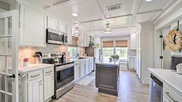 House (2 Bedrooms) | Interior