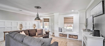 Stunning Oklahoma Home ~ 3 Mi to Spiro Mounds