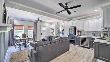 House (2 Bedrooms) | Interior