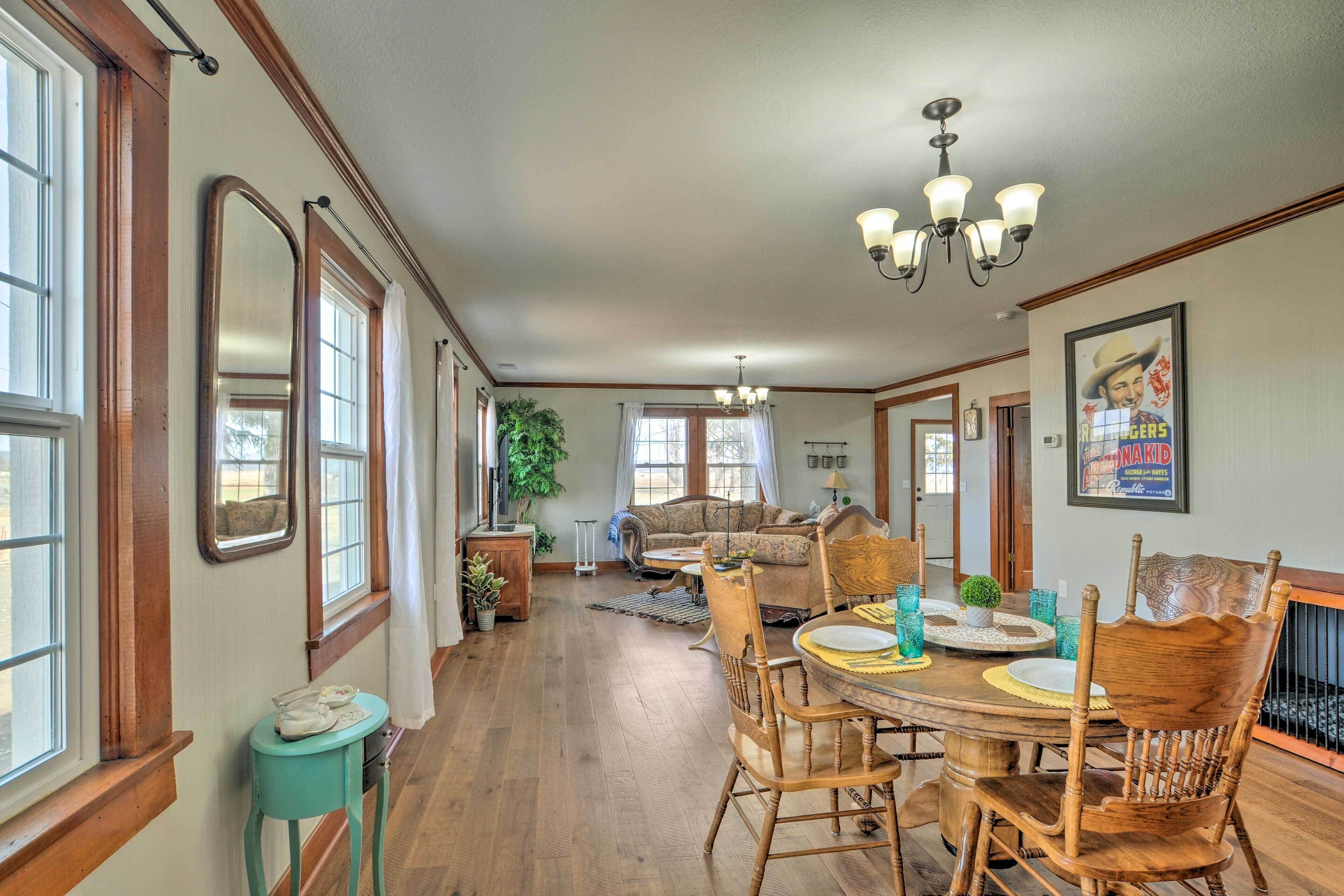 Secluded Bonanza Home w/ Antique Furnishings