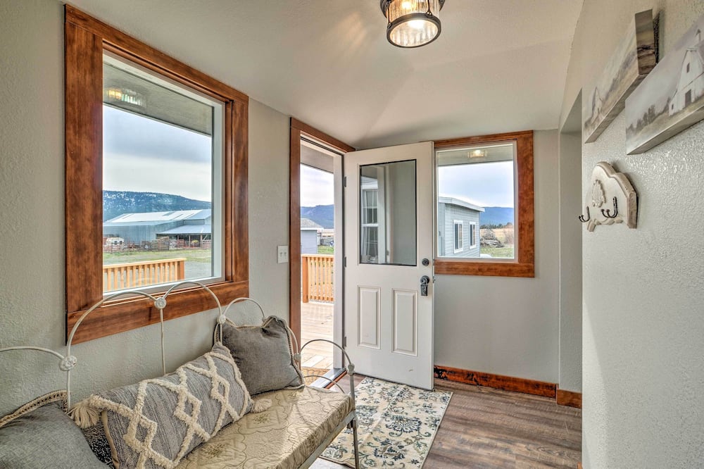 Secluded Bonanza Home w/ Antique Furnishings - Malin, OR