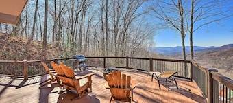 Spacious Franklin Cabin w/ Mountain Views!
