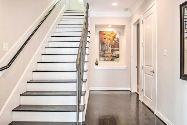 Interior - Pet-friendly Houston Townhome, 6 Mi to Dtwn! (Houston)