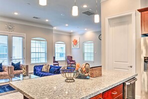 Interior - Pet-friendly Houston Townhome, 6 Mi to Dtwn! (Houston)