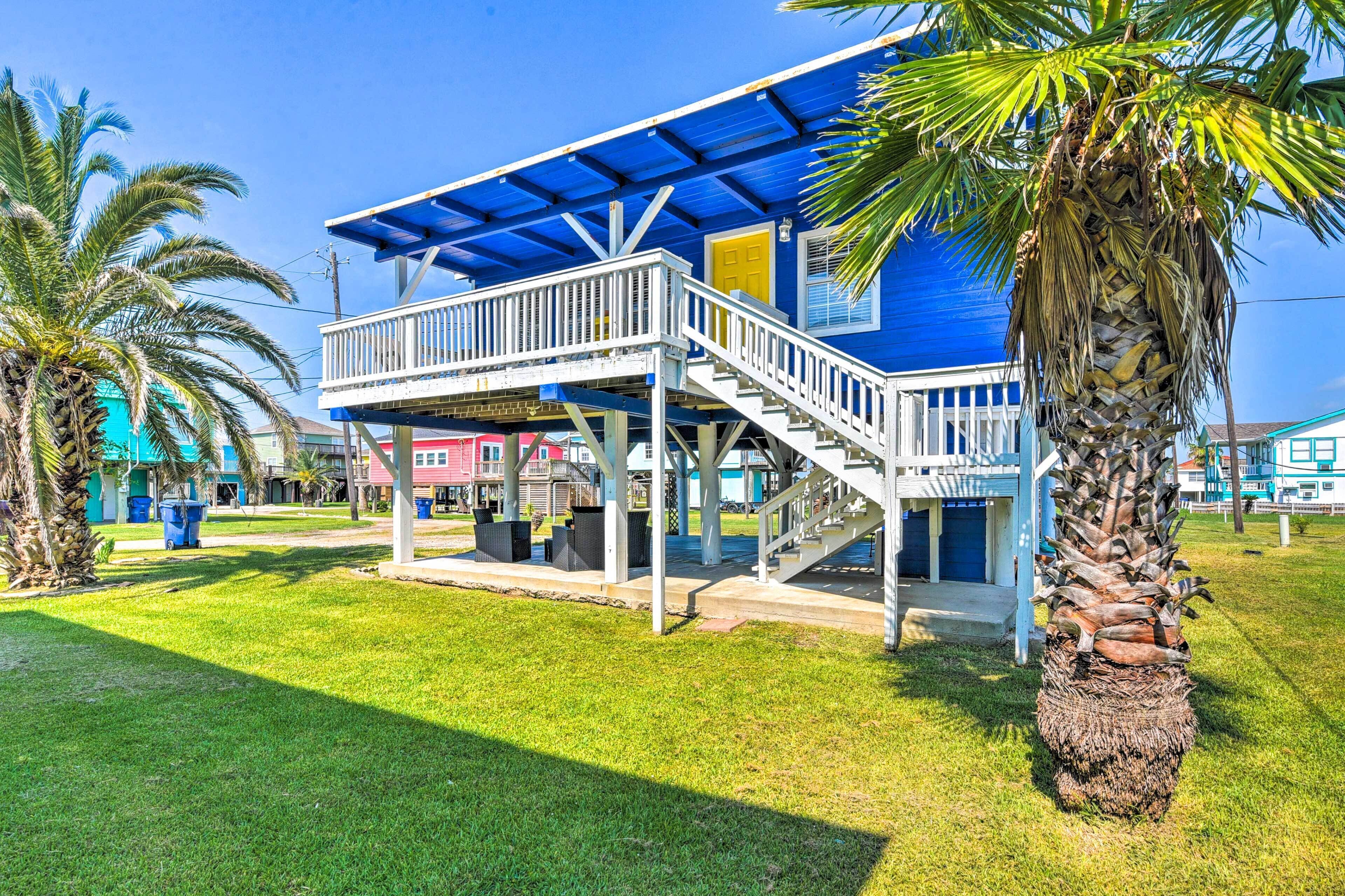 Vibrant Freeport Home: Walk to Sunny Beaches!