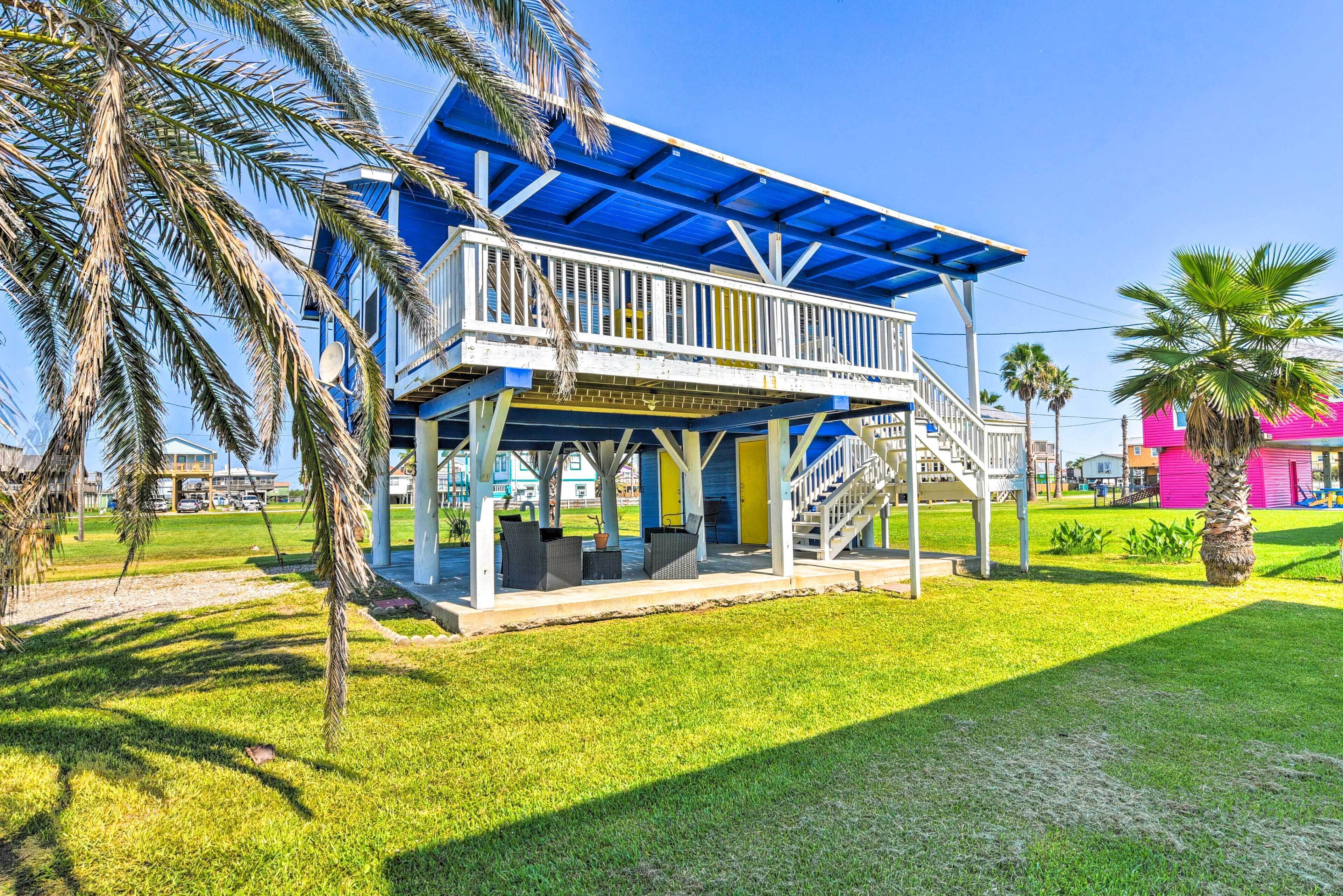 Vibrant Freeport Home: Walk to Sunny Beaches!