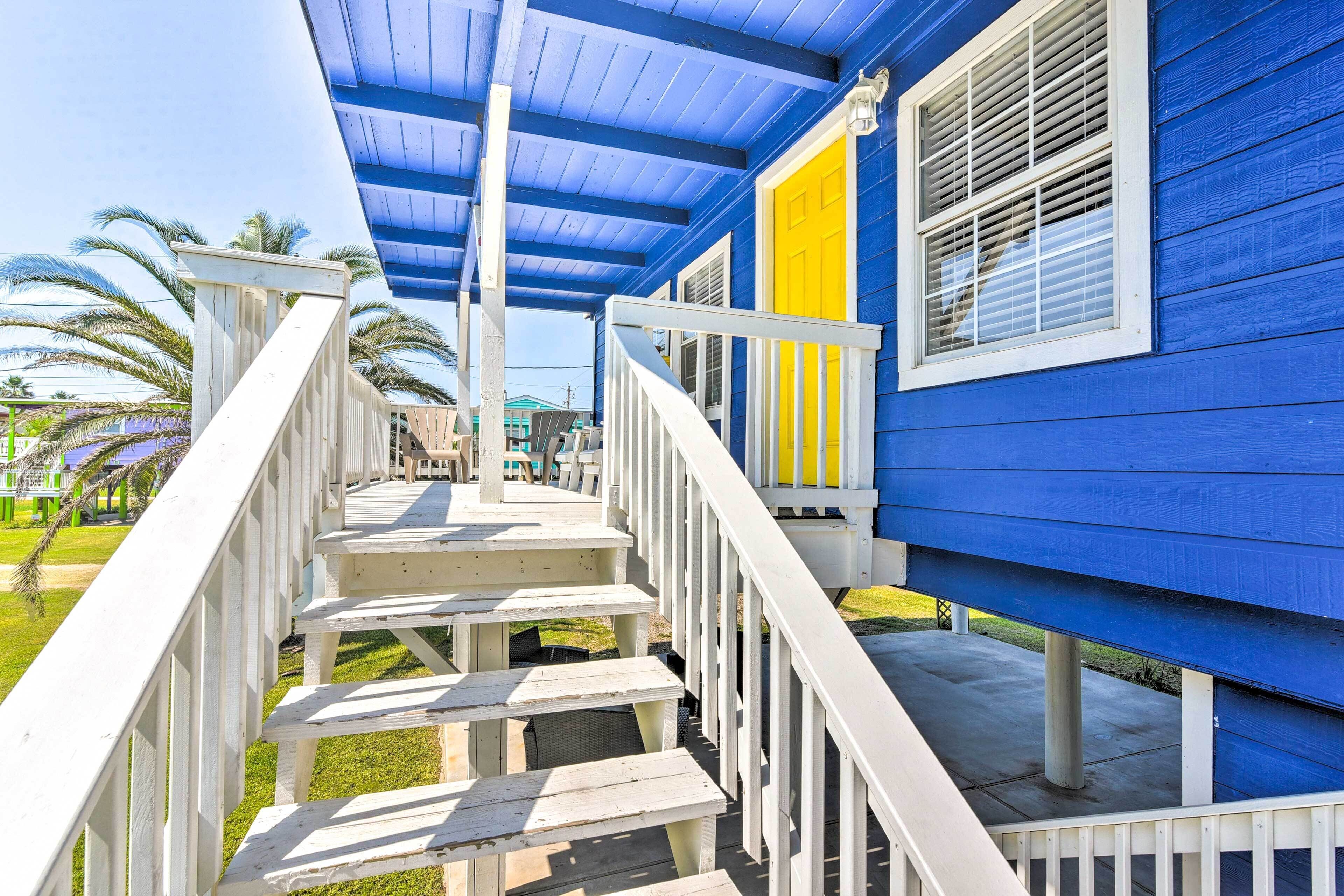 Vibrant Freeport Home: Walk to Sunny Beaches!