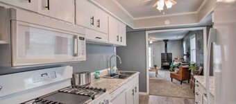 Peaceful Cottage ~ 8 Mi to Downtown Toledo!