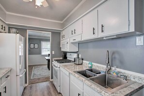 Cottage (4 Bedrooms) | Interior - Peaceful Cottage ~ 8 Mi to Downtown Toledo! (Toledo)