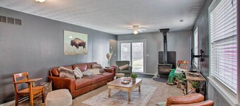 Peaceful Cottage ~ 8 Mi to Downtown Toledo!