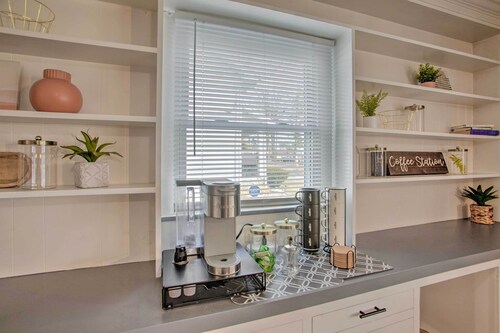 8 Mi to Lake Eerie & Dtwn Toledo! Peaceful Cottage