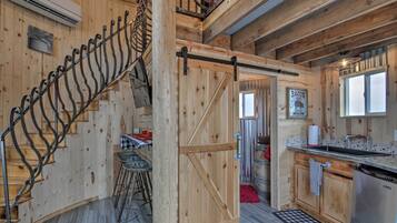 Apartment (0 Bedroom) | Interior