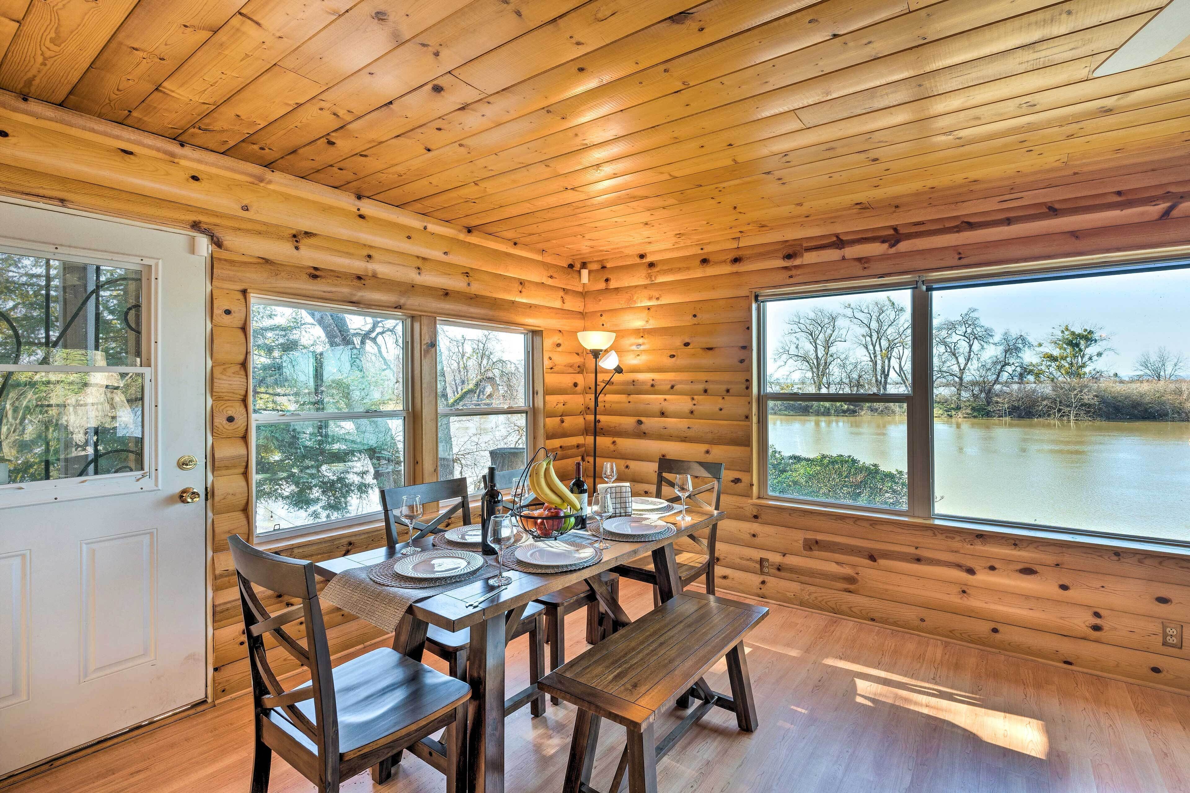 Stunning Nicolaus Getaway on Feather River!