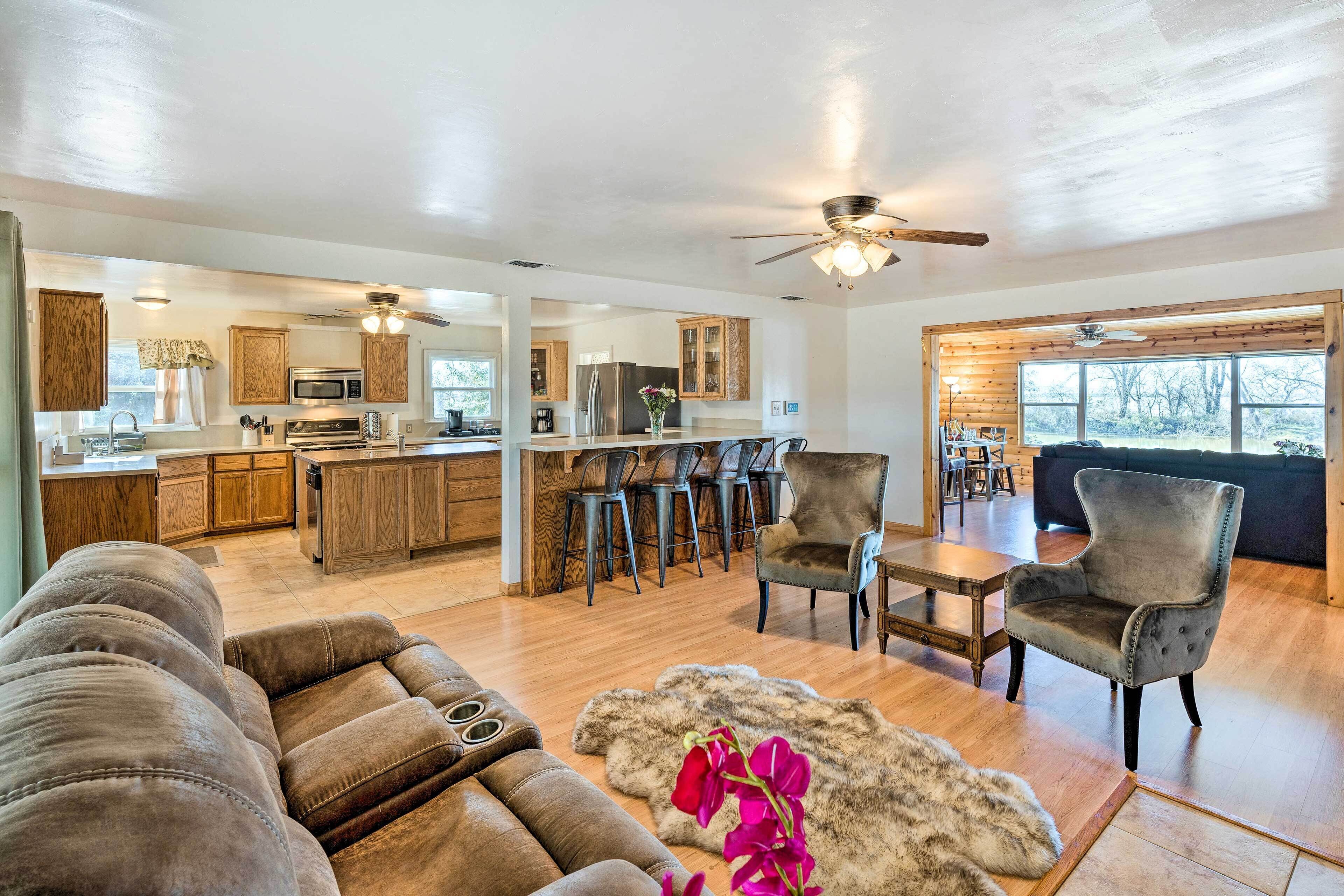 Stunning Nicolaus Getaway on Feather River!