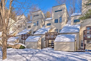 Apartment (3 Bedrooms) | Interior - Unique Thornton Townhome: Swim, Ski, & Hike! (Thornton)