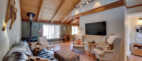 Apartment (3 Bedrooms) | Front of property