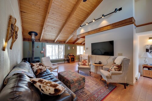 Unique Thornton Townhome: Swim, Ski, & Hike!