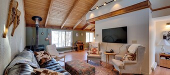 Unique Thornton Townhome: Swim, Ski, & Hike!