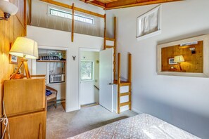 Apartment (3 Bedrooms) | Interior - Unique Thornton Townhome: Swim, Ski, & Hike! (Thornton)