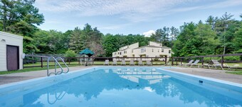 Unique Thornton Townhome: Swim, Ski, & Hike!