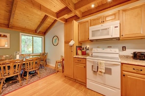 Interior - Unique Thornton Townhome: Swim, Ski, & Hike! (Thornton)
