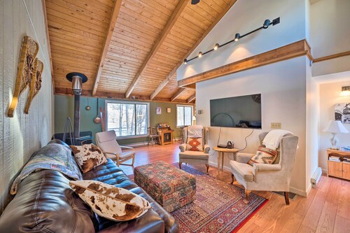 Unique Thornton Townhome: Swim, Ski, & Hike!