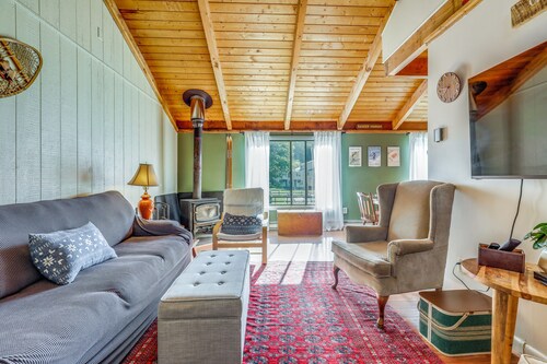 Unique Thornton Townhome: Swim, Ski, & Hike!